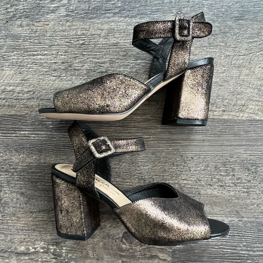 Sbicca - Black & Metallic Bronze Chunky Heel Sandal
Genuine Leather Size 7